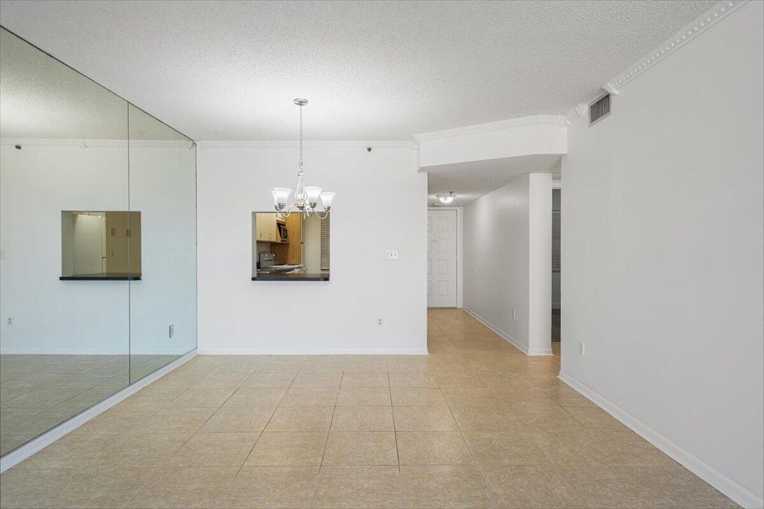 待售: $195,000 (2 贝兹, 2 浴室, 1029 平方英尺)