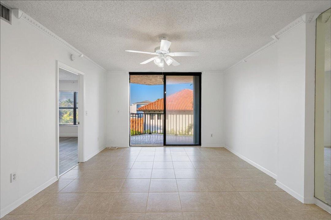 待售: $195,000 (2 贝兹, 2 浴室, 1029 平方英尺)