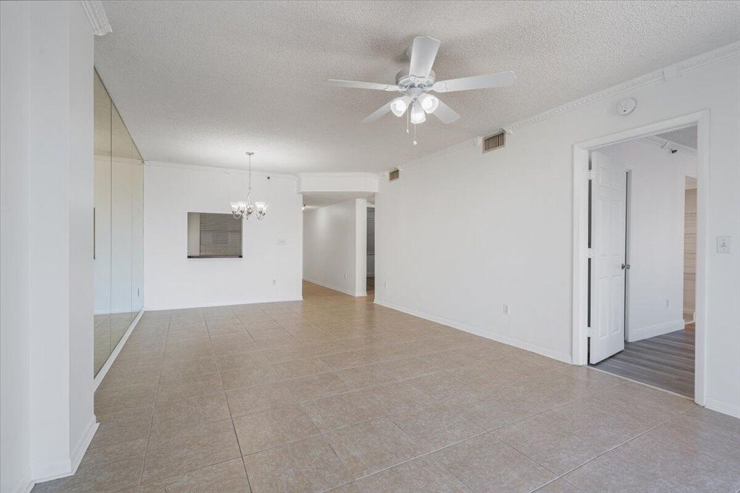 待售: $195,000 (2 贝兹, 2 浴室, 1029 平方英尺)