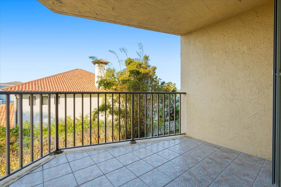 待售: $195,000 (2 贝兹, 2 浴室, 1029 平方英尺)