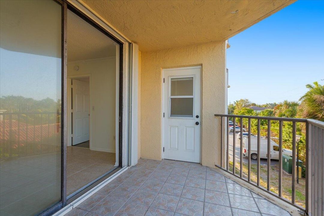 待售: $195,000 (2 贝兹, 2 浴室, 1029 平方英尺)