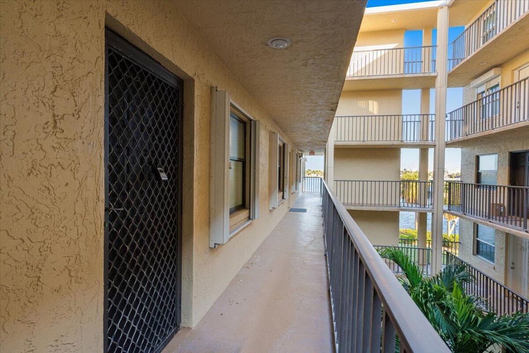 待售: $195,000 (2 贝兹, 2 浴室, 1029 平方英尺)