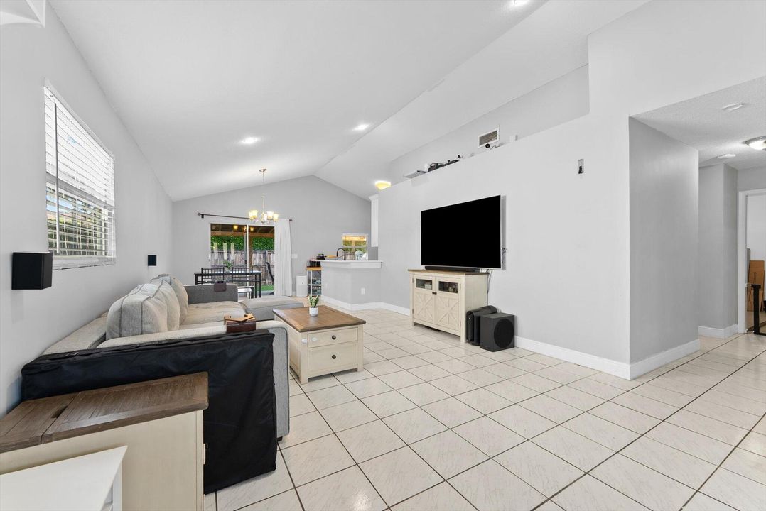 For Sale: $480,000 (3 beds, 2 baths, 1295 Square Feet)