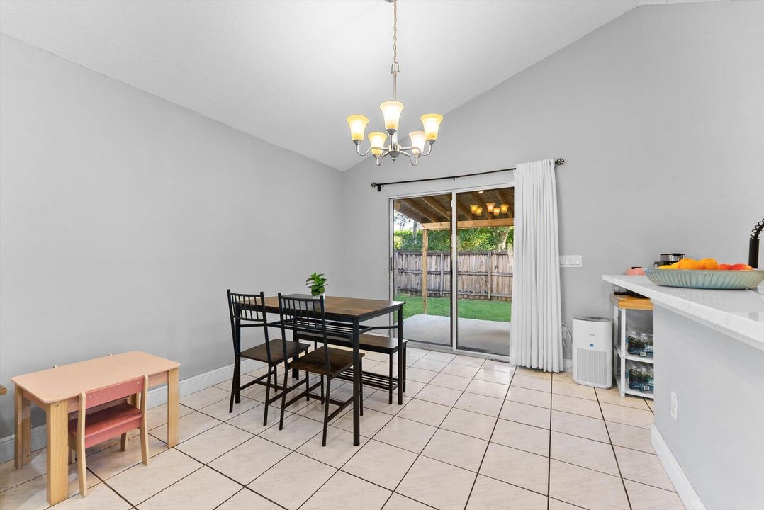For Sale: $480,000 (3 beds, 2 baths, 1295 Square Feet)