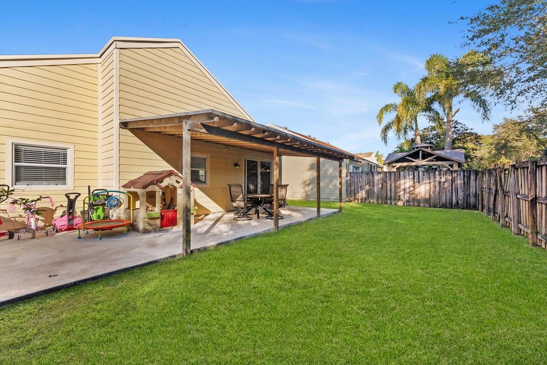 For Sale: $480,000 (3 beds, 2 baths, 1295 Square Feet)