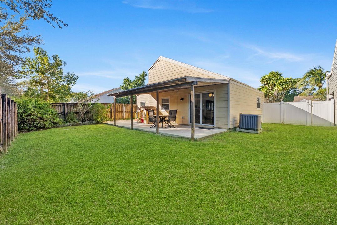 For Sale: $480,000 (3 beds, 2 baths, 1295 Square Feet)