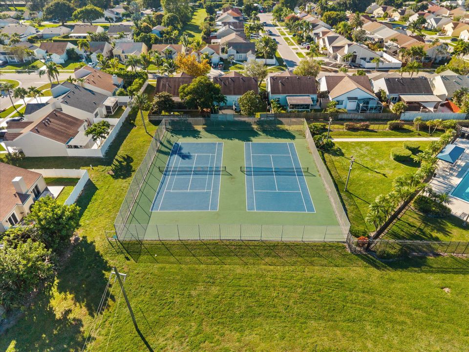 For Sale: $480,000 (3 beds, 2 baths, 1295 Square Feet)