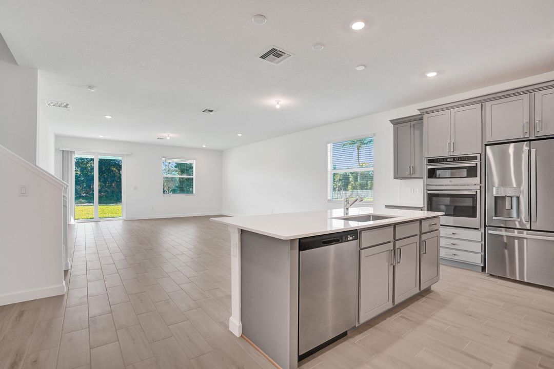 В аренду: $7,500 (5 спален, 3 ванн, 3325 Квадратных фут)