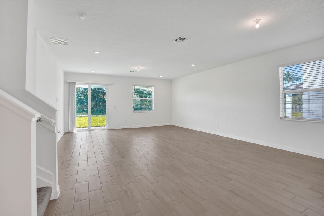 В аренду: $7,500 (5 спален, 3 ванн, 3325 Квадратных фут)