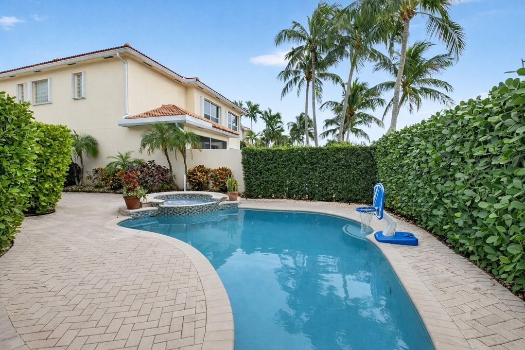 For Sale: $850,000 (4 beds, 2 baths, 2238 Square Feet)