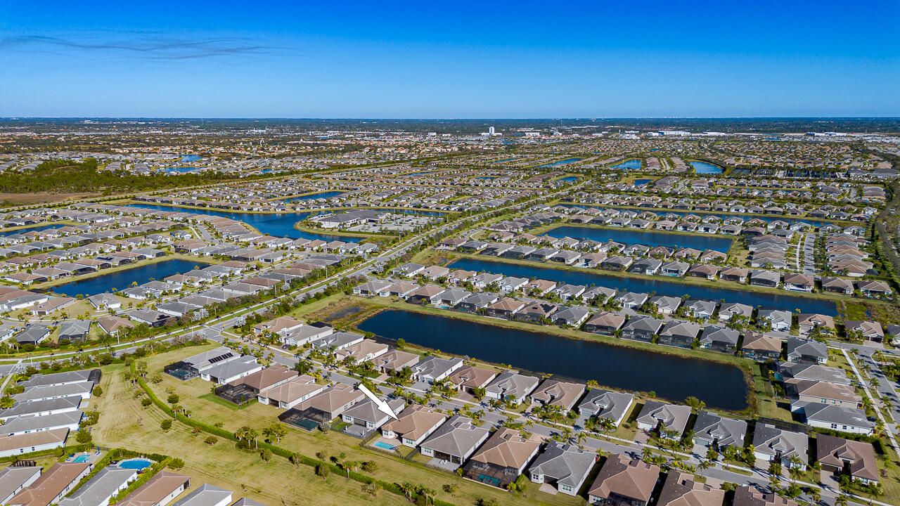 En Venta: $876,000 (3 camas, 3 baños, 2740 Pies cuadrados)