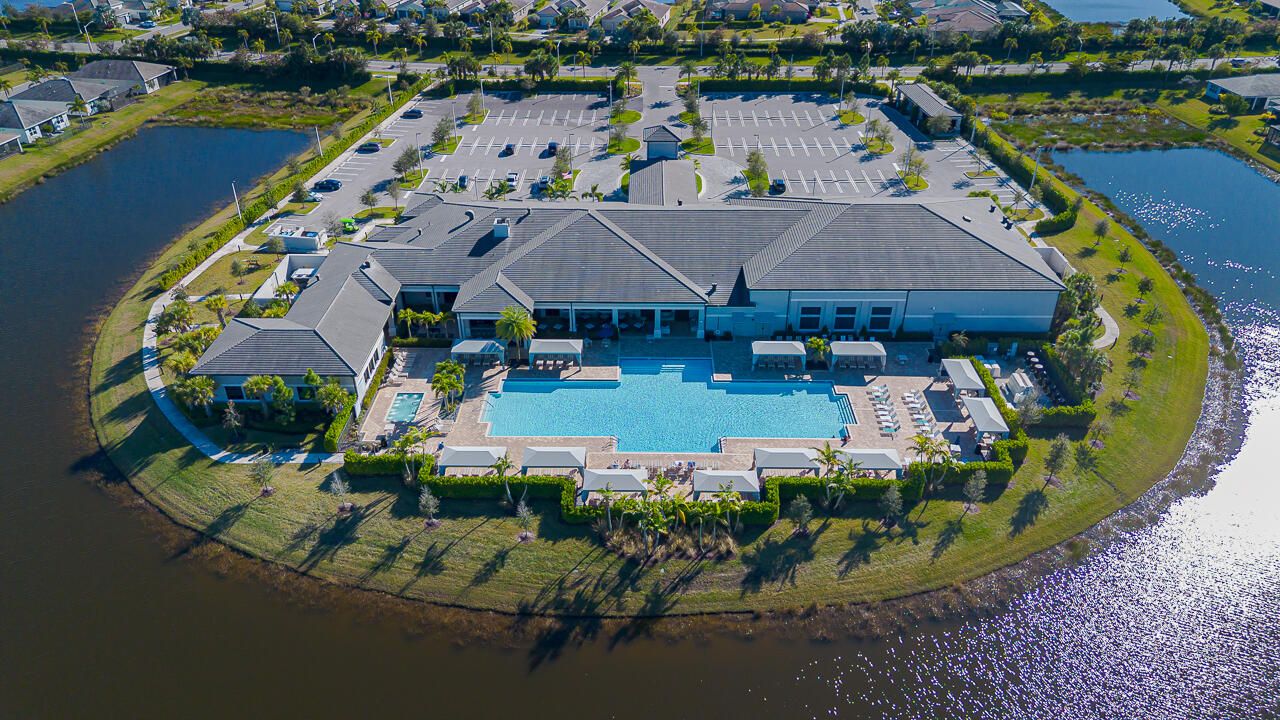 En Venta: $876,000 (3 camas, 3 baños, 2740 Pies cuadrados)