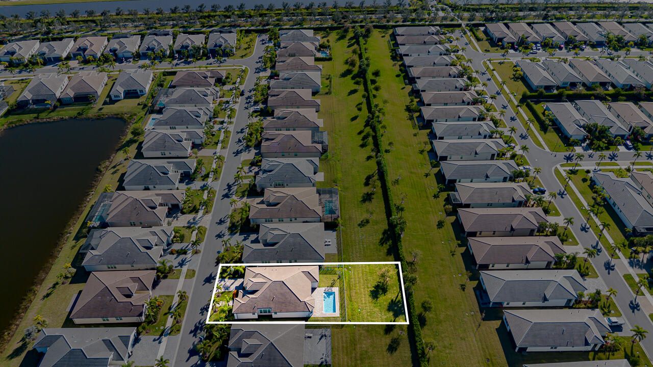 En Venta: $876,000 (3 camas, 3 baños, 2740 Pies cuadrados)