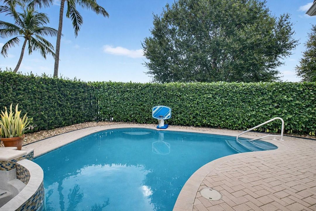 For Sale: $850,000 (4 beds, 2 baths, 2238 Square Feet)