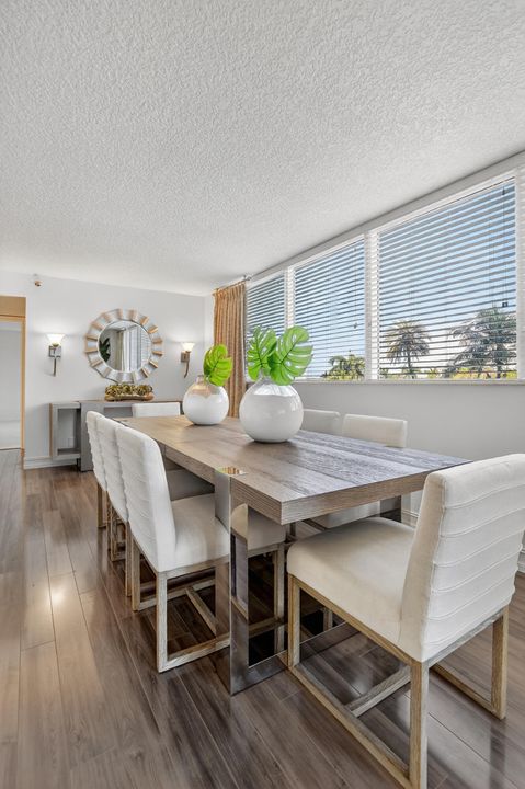 待售: $975,000 (3 贝兹, 2 浴室, 2120 平方英尺)