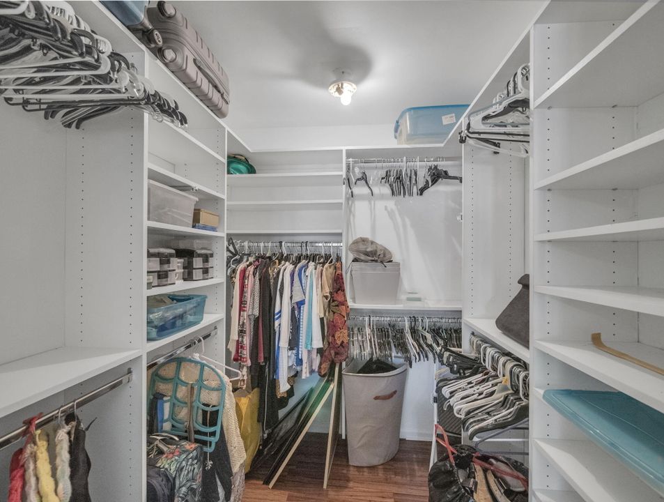 На продажу: $300,000 (2 спален, 2 ванн, 1400 Квадратных фут)