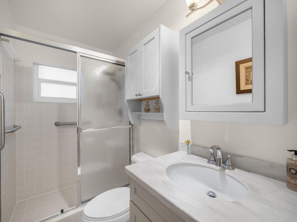 На продажу: $300,000 (2 спален, 2 ванн, 1400 Квадратных фут)