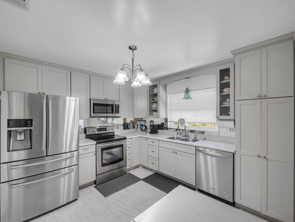 На продажу: $300,000 (2 спален, 2 ванн, 1400 Квадратных фут)