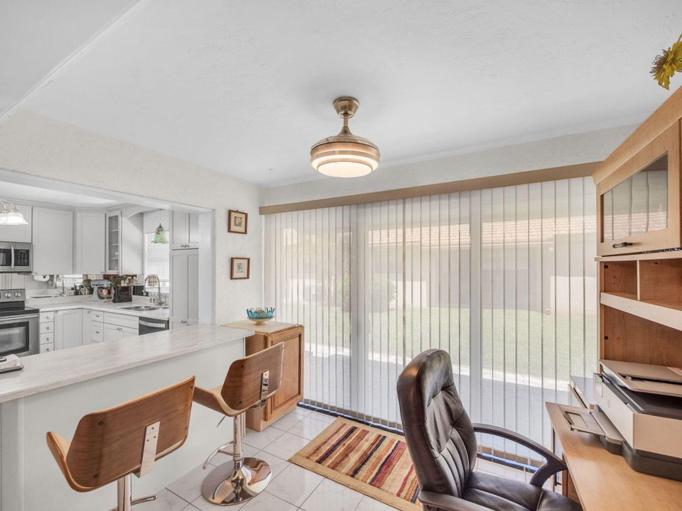 На продажу: $300,000 (2 спален, 2 ванн, 1400 Квадратных фут)