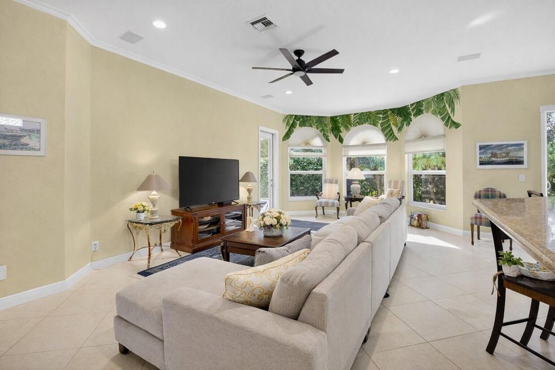 For Sale: $850,000 (4 beds, 2 baths, 2238 Square Feet)