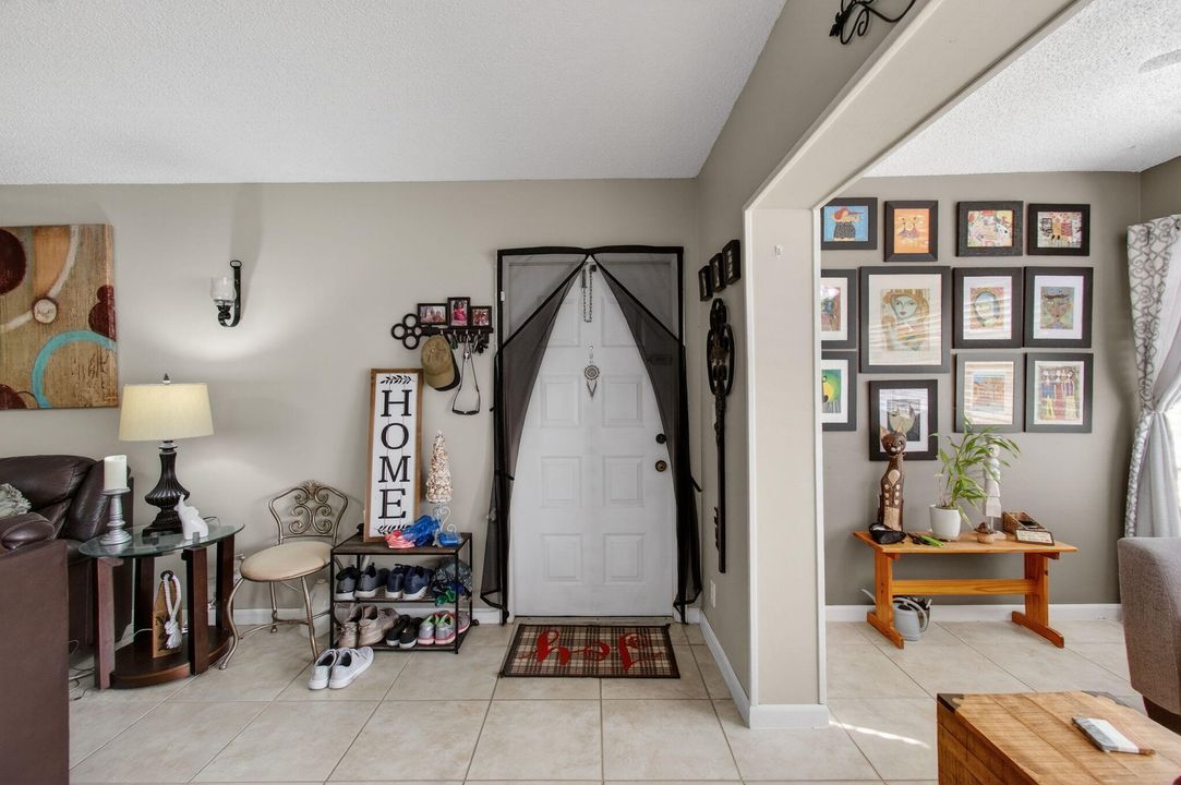 En Venta: $167,000 (1 camas, 2 baños, 1068 Pies cuadrados)