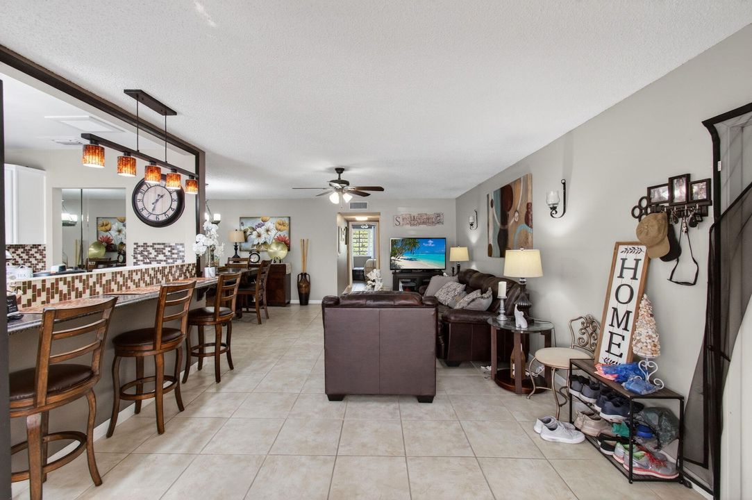 En Venta: $167,000 (1 camas, 2 baños, 1068 Pies cuadrados)