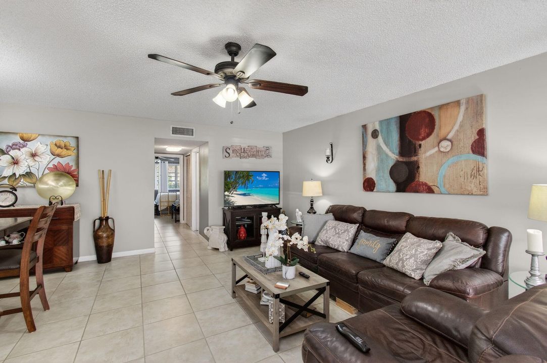 En Venta: $167,000 (1 camas, 2 baños, 1068 Pies cuadrados)