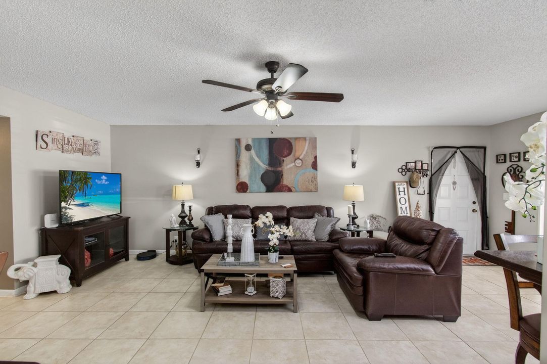 En Venta: $167,000 (1 camas, 2 baños, 1068 Pies cuadrados)