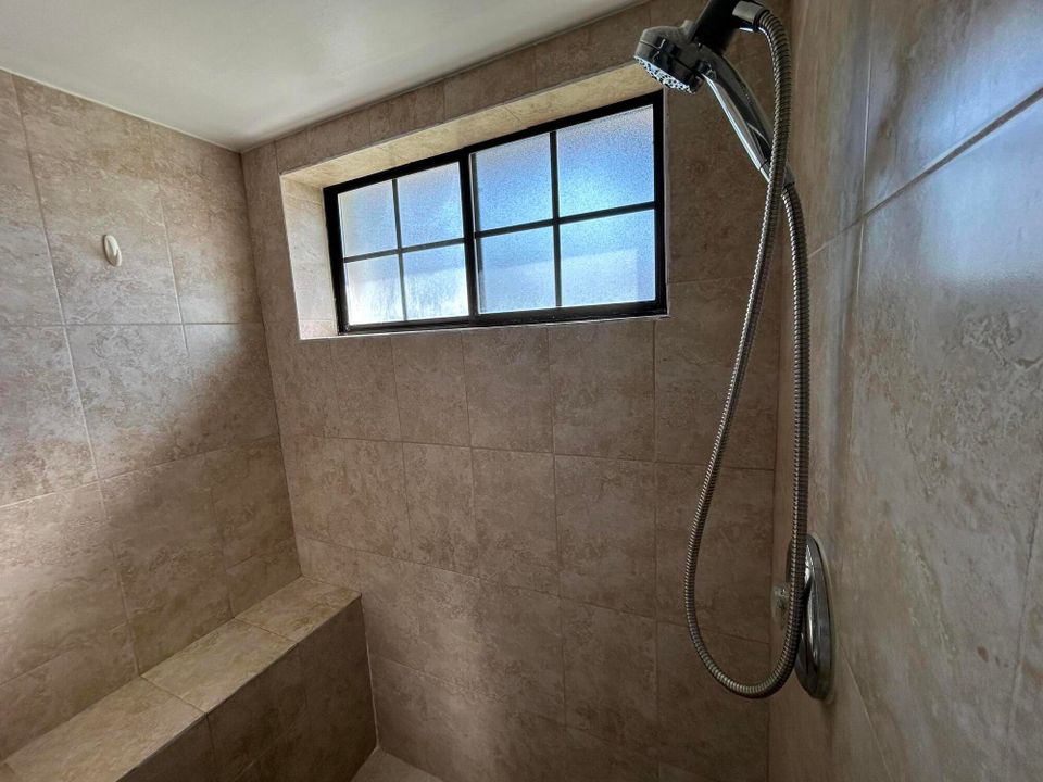 En Venta: $225,000 (2 camas, 2 baños, 1831 Pies cuadrados)