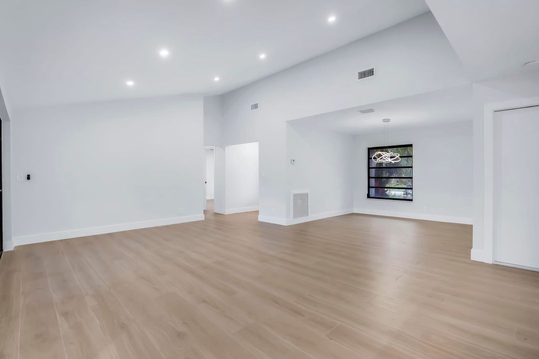 For Sale: $475,000 (2 beds, 2 baths, 1601 Square Feet)