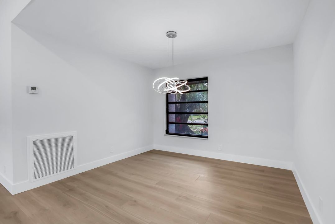 For Sale: $475,000 (2 beds, 2 baths, 1601 Square Feet)