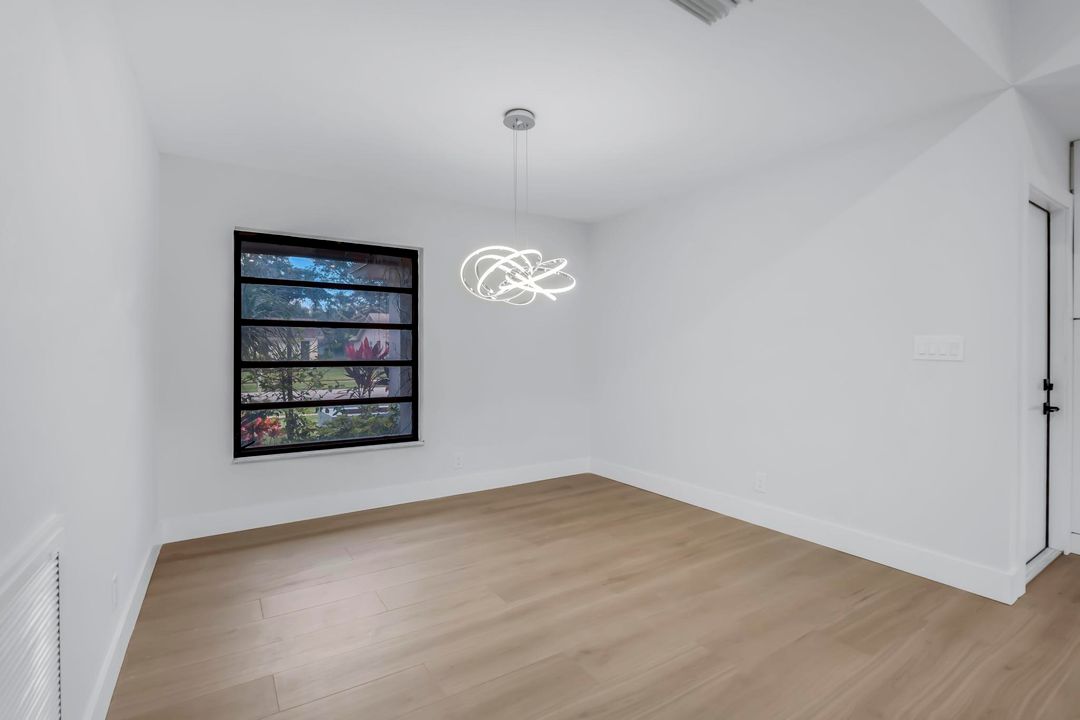 For Sale: $475,000 (2 beds, 2 baths, 1601 Square Feet)