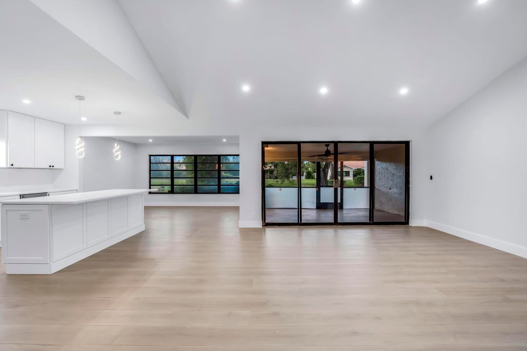 For Sale: $475,000 (2 beds, 2 baths, 1601 Square Feet)