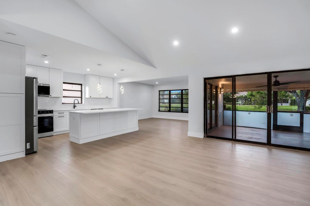 For Sale: $475,000 (2 beds, 2 baths, 1601 Square Feet)