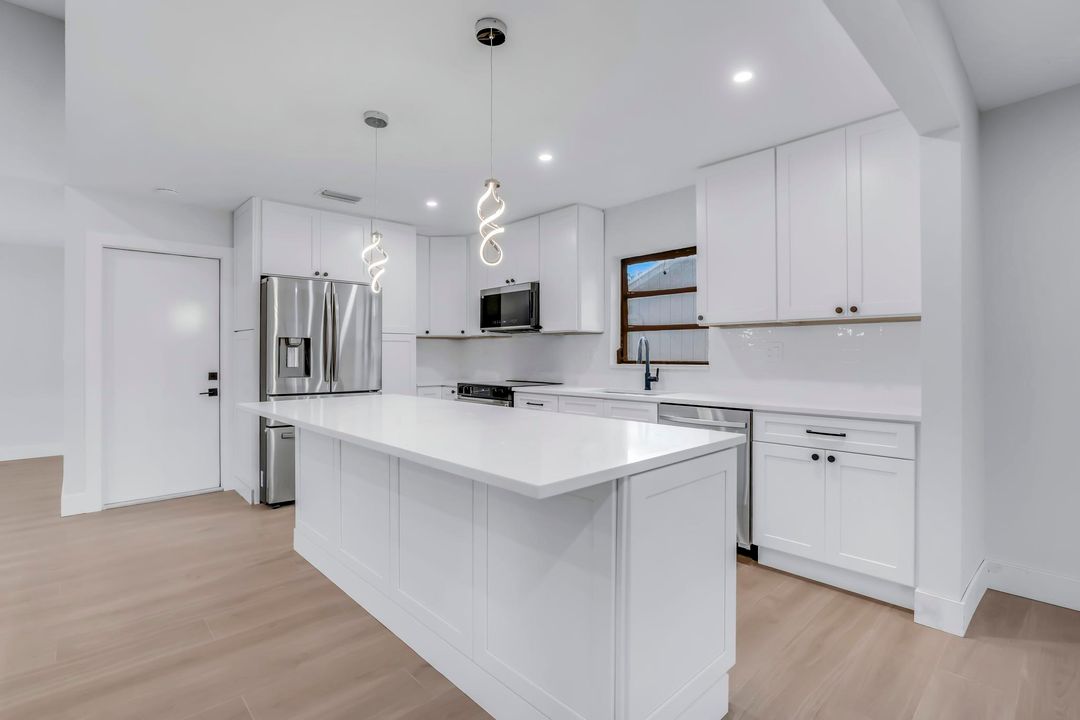 For Sale: $475,000 (2 beds, 2 baths, 1601 Square Feet)