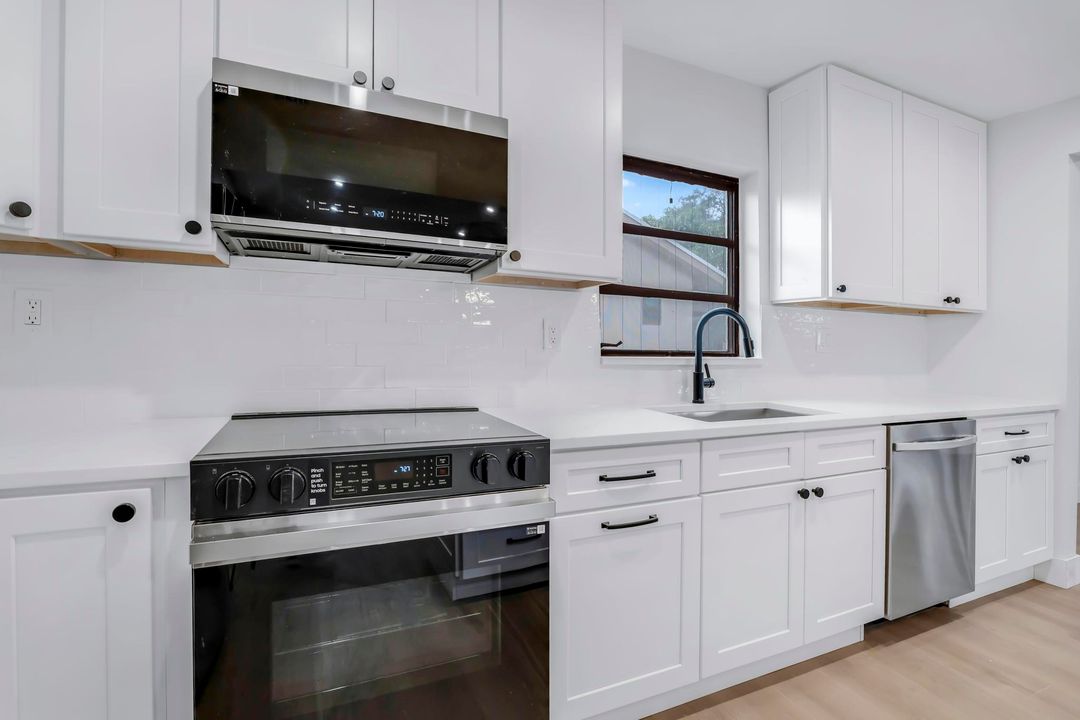 For Sale: $475,000 (2 beds, 2 baths, 1601 Square Feet)