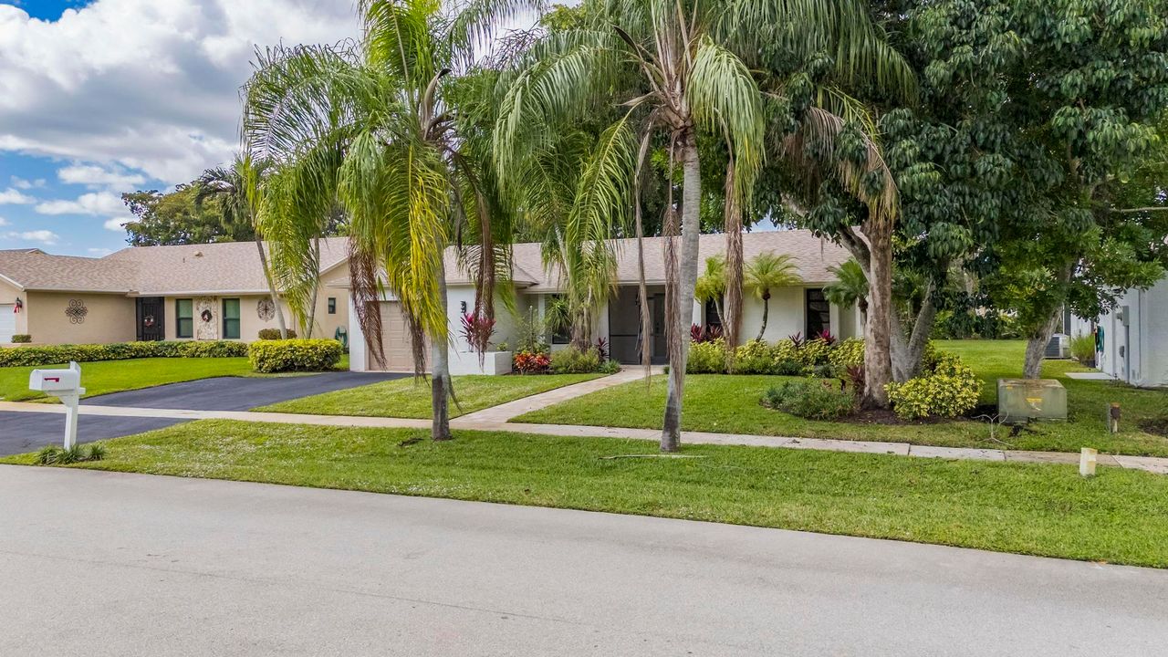 For Sale: $475,000 (2 beds, 2 baths, 1601 Square Feet)