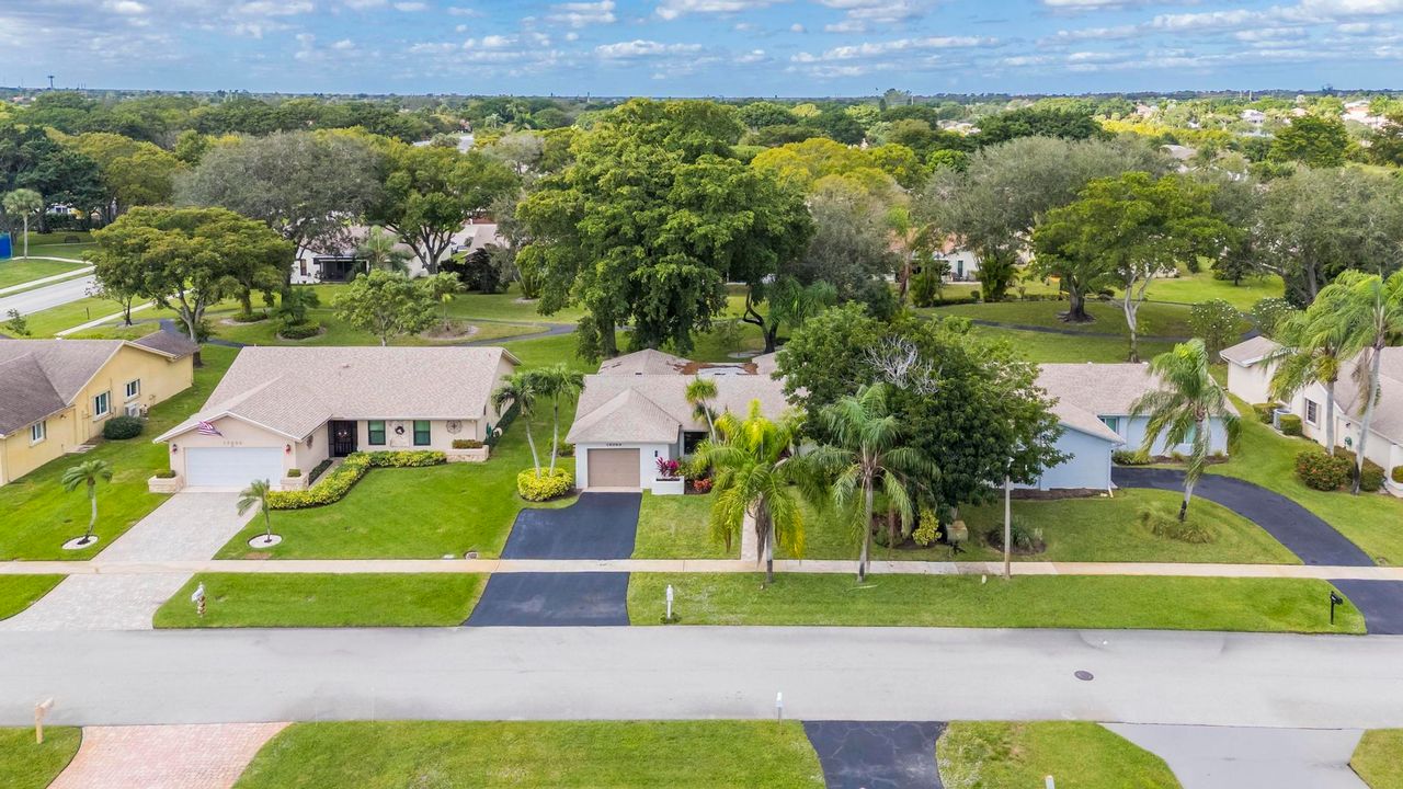 For Sale: $475,000 (2 beds, 2 baths, 1601 Square Feet)