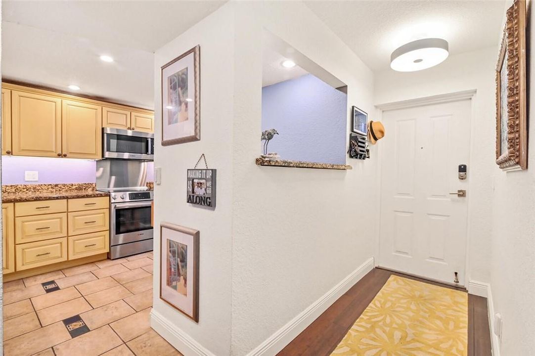 На продажу: $499,000 (2 спален, 2 ванн, 1100 Квадратных фут)