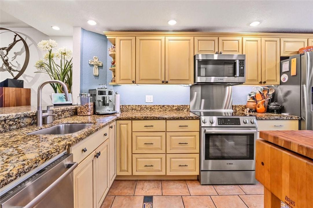 На продажу: $499,000 (2 спален, 2 ванн, 1100 Квадратных фут)