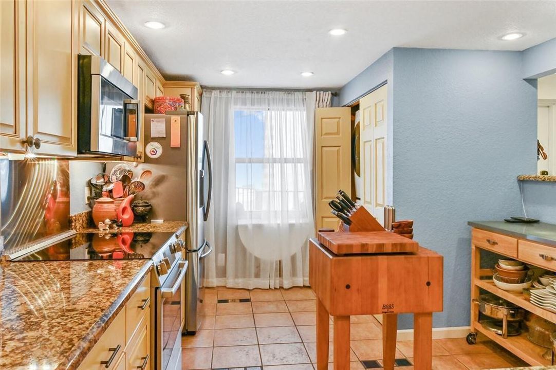 На продажу: $499,000 (2 спален, 2 ванн, 1100 Квадратных фут)