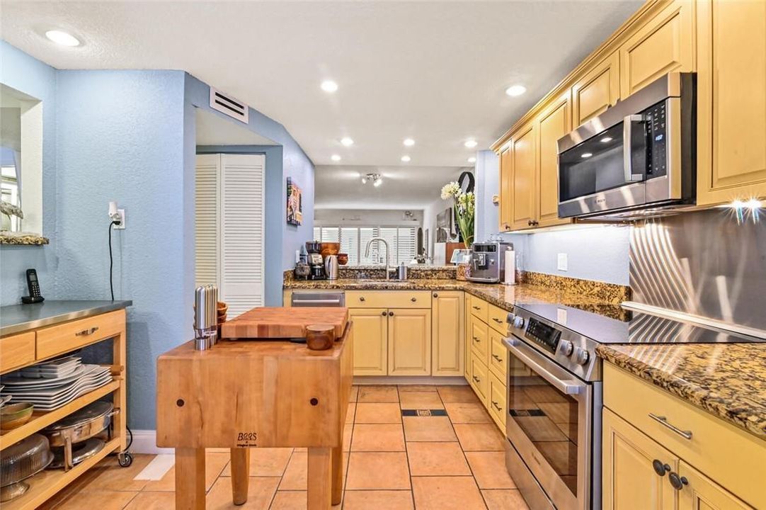 На продажу: $499,000 (2 спален, 2 ванн, 1100 Квадратных фут)