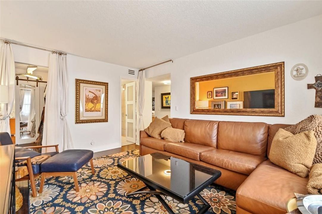 На продажу: $499,000 (2 спален, 2 ванн, 1100 Квадратных фут)