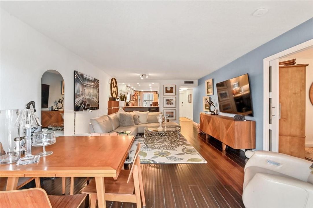 На продажу: $499,000 (2 спален, 2 ванн, 1100 Квадратных фут)