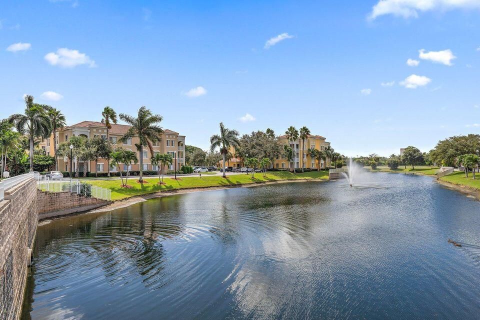 For Rent: $2,850 (2 beds, 2 baths, 1403 Square Feet)