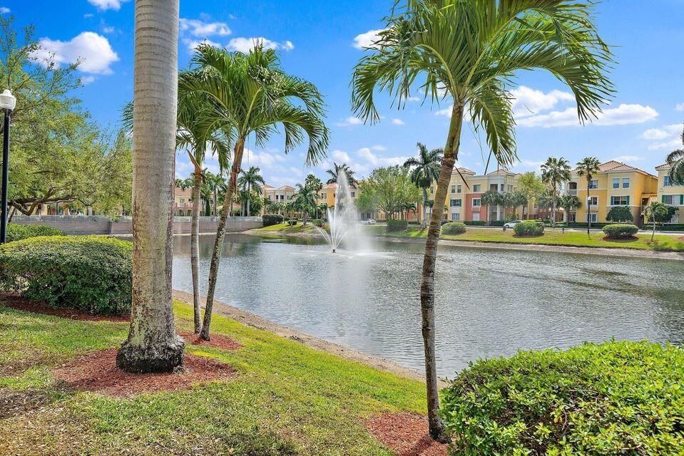 For Rent: $2,850 (2 beds, 2 baths, 1403 Square Feet)