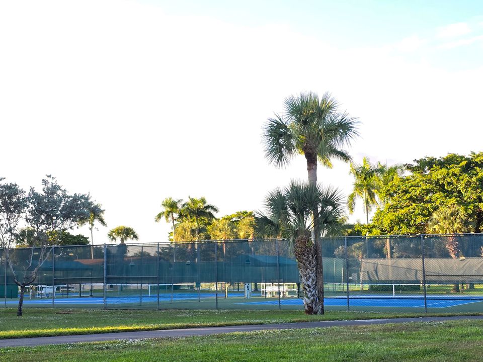 For Sale: $350,000 (3 beds, 2 baths, 1508 Square Feet)