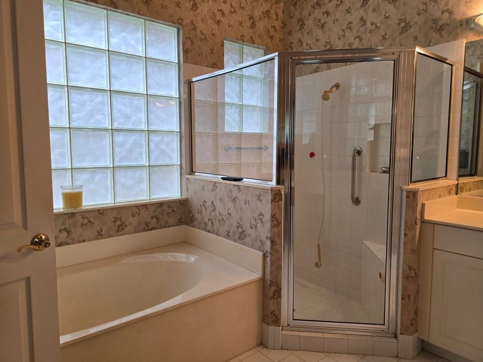 En Venta: $395,000 (3 camas, 3 baños, 2278 Pies cuadrados)