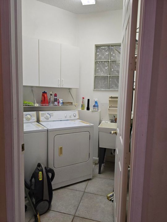 En Venta: $395,000 (3 camas, 3 baños, 2278 Pies cuadrados)