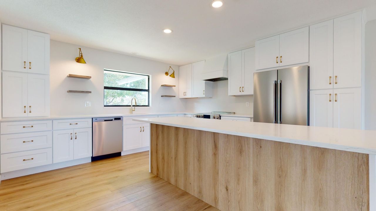 出租: $4,175 (3 贝兹, 3 浴室, 1890 平方英尺)